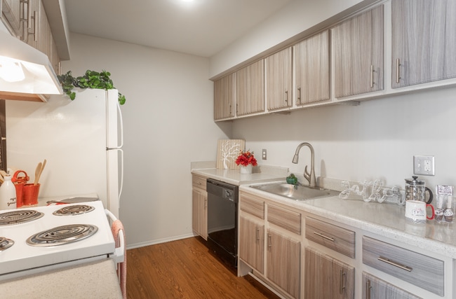 Photo - Farmington View Apartments - Farmington Hills, MI