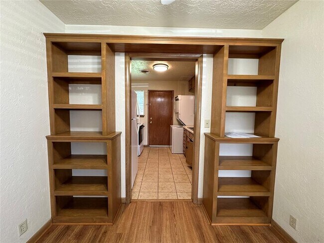 Photo - 2031 Delaware Ln