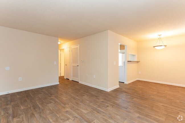 2BR, 2BA - 1049SF - Summit View