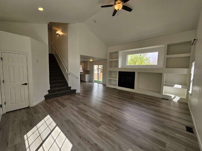 Photo - 718 Fairhaven St