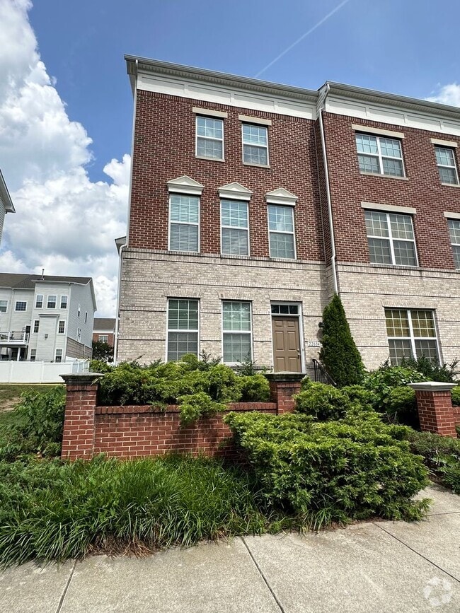Building Photo - MOVE-IN SPECIAL! Beautiful 4-Bed, 3.5-Bath... Rental