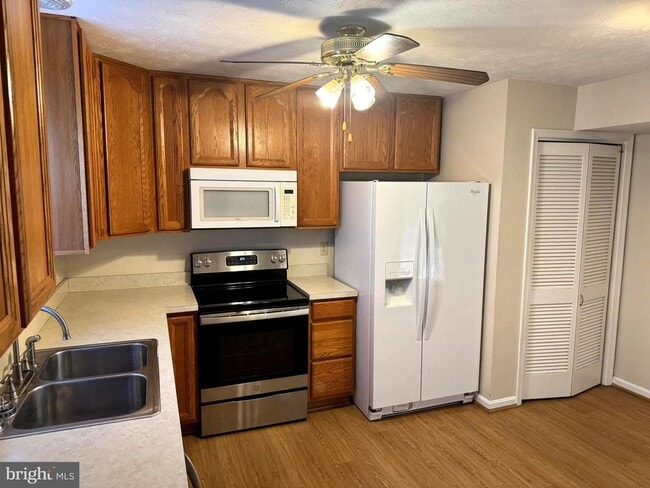 Photo - 307 Willowbrook Ct