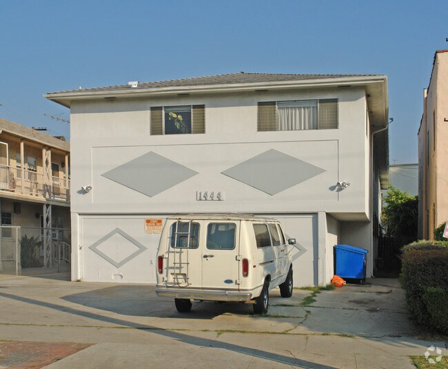 1444 S Holt Ave