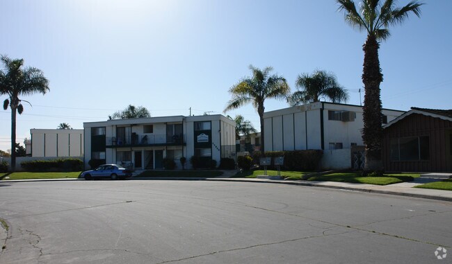 Casa Del Mar Apartments - Casa Del Mar Apartments