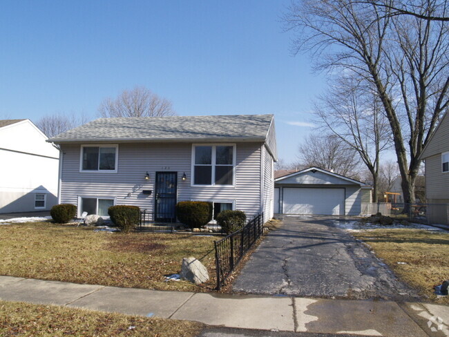 Building Photo - 123 N Oak Ln Rental