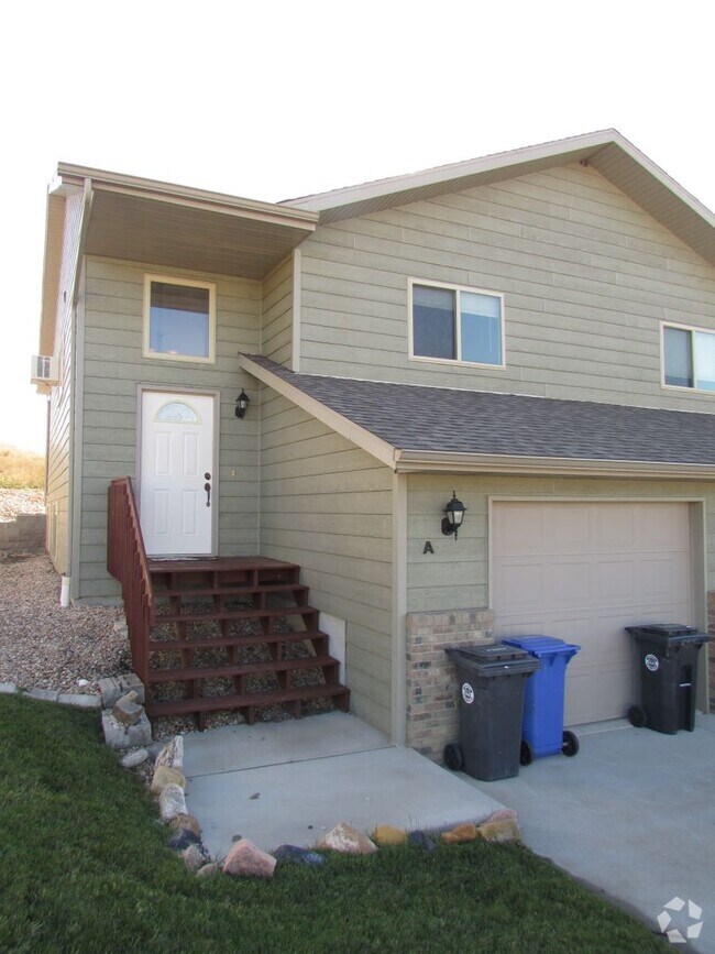 Building Photo - r1350 Unit B Rental