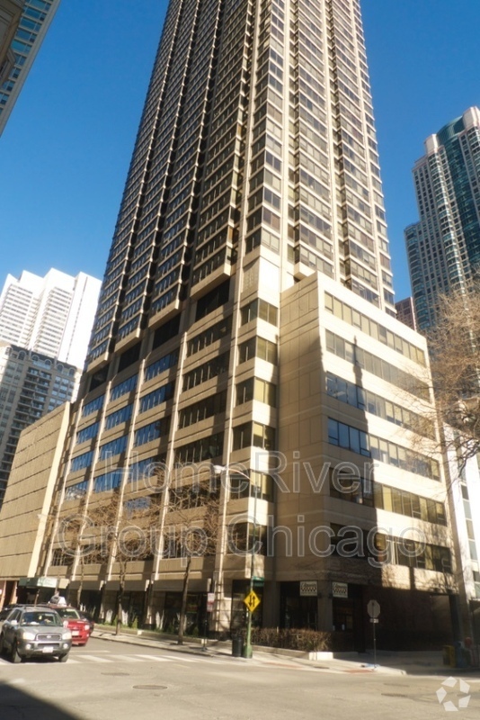 Building Photo - 30 E Huron St Rental