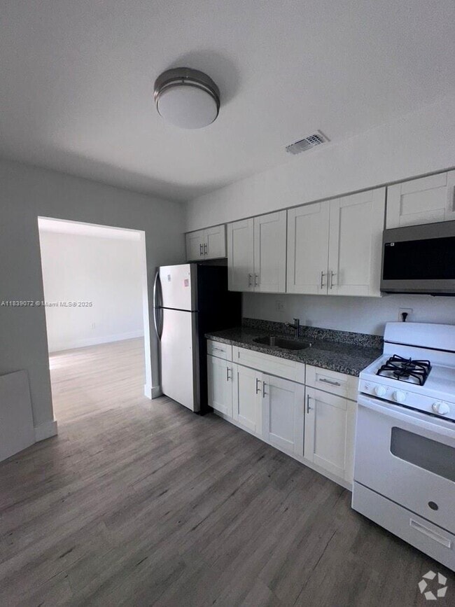 Building Photo - 69 NW 35th St Unit 3 Rental