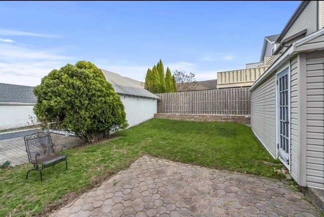 Photo - 838 Roosevelt Ave