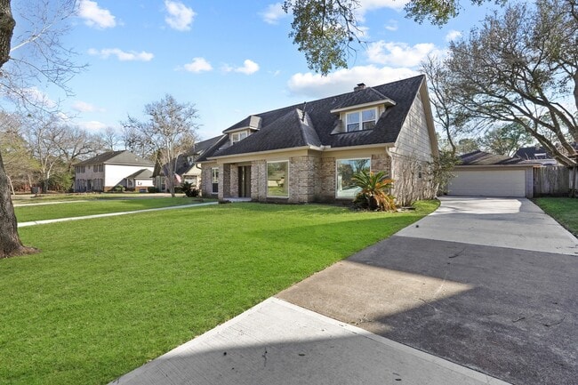 Building Photo - 10811 Tupper Lake Dr