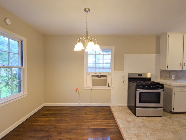 Photo - 128 7th Ave N