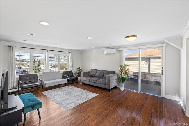 Photo - 272 N Delaware Ave