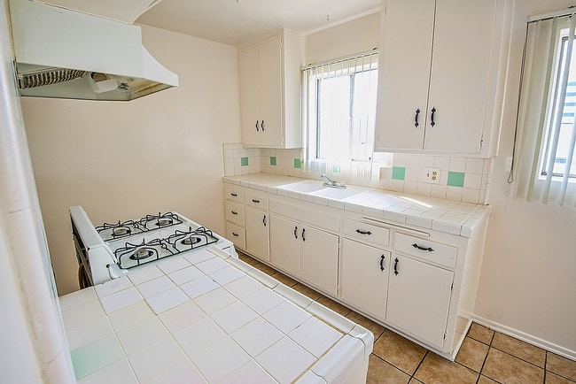 Photo - 919 S Flower St