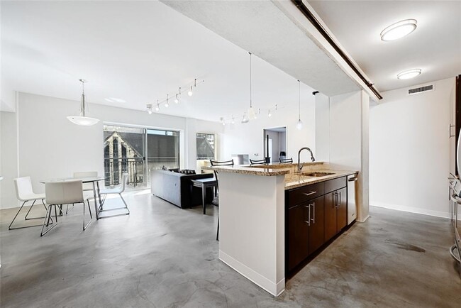 Photo - 800 Brazos St Unit 705