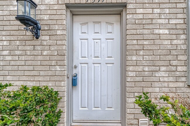 Photo - 7597 Cambridge St