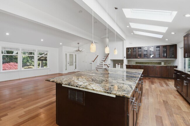 Photo - 3bd/2.5ba Bellevue Home