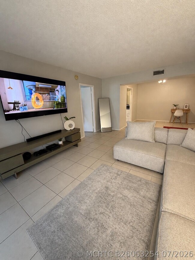 Building Photo - 4168 Inverrary Dr Unit 103