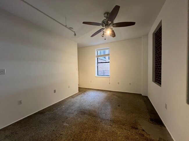 Building Photo - Amazing condo in historic Bennie Dillon Building