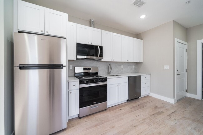 Building Photo - 213 Academy St Unit 3B Rental