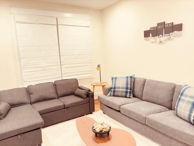 Photo - 1826 A St SE