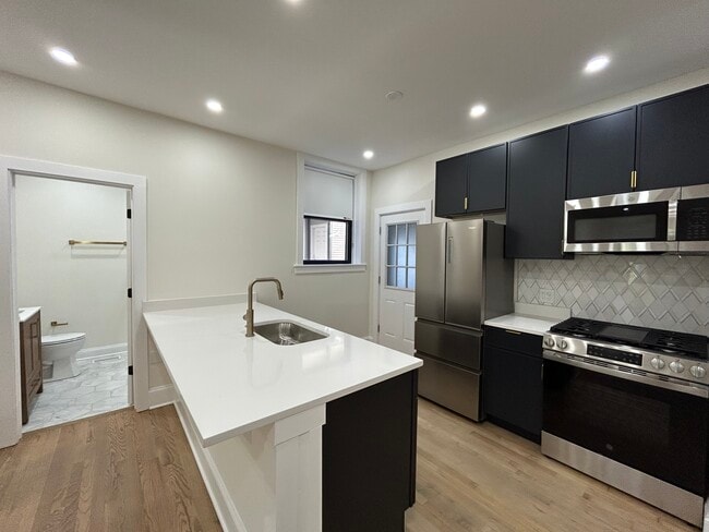 Building Photo - 4638 N Hamilton Ave Unit 36-1