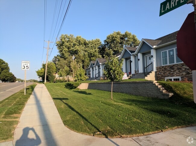 Building Photo - Tripoint Townhomes 222