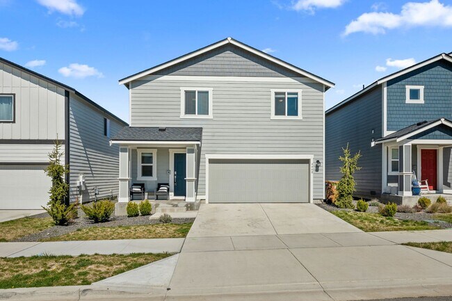 Photo - Beautiful 2022 Built Home With Views!