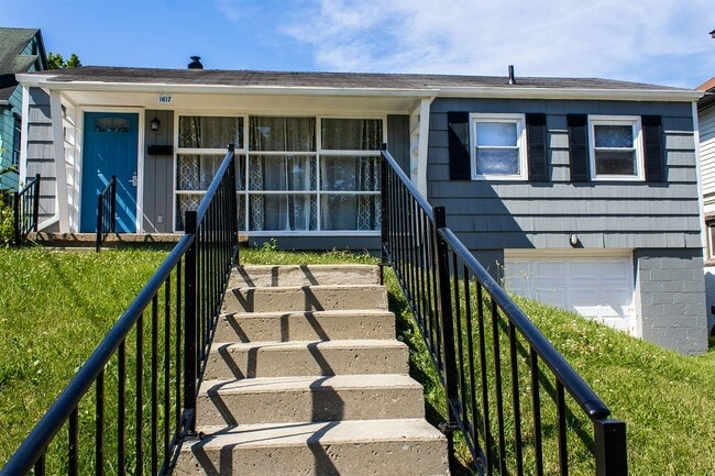 Photo - 1617 Crestmont Dr