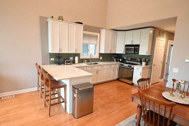 Building Photo - 2039 W Crystal St Rental