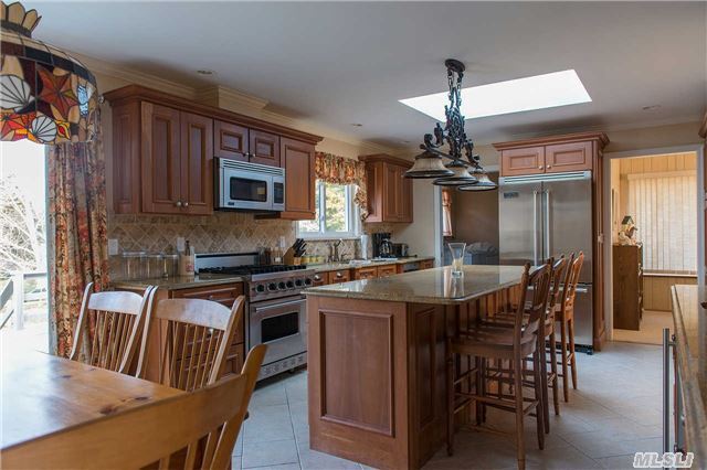Photo - 130 Watersedge Way