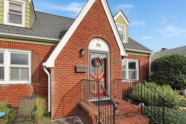 Photo - *Rental Open House 12:00-1:00 Tue, Nov. 25th* Beautiful Waterview Home on Chesapeake Ave. Contact...