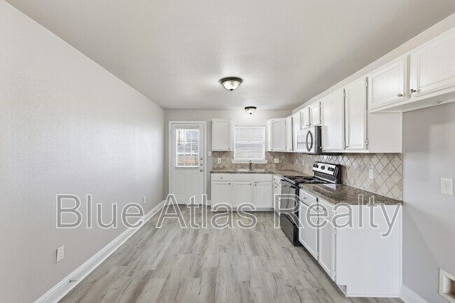 Photo - 909 E Vista Dr