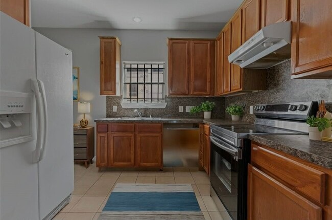Photo - 7902 Dyer St
