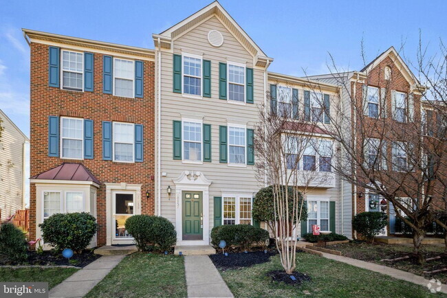 Building Photo - Ashburn Village Gem: Modern Comfort and Sc... Rental