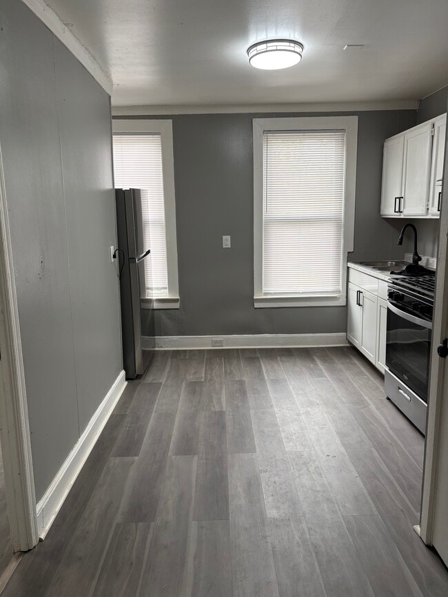 Building Photo - 623 W 28th St