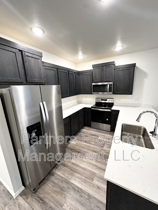 Photo - 1067 S Benchmark Ln