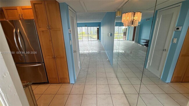 2751 N Palm Aire Dr Unidad 502