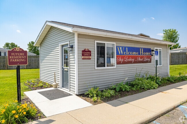 Leasing Office - Woodbury Estates Apartments