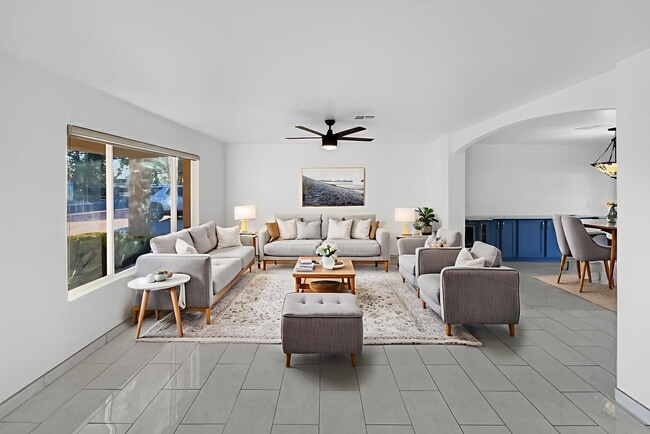 Photo - 601 E Laredo St