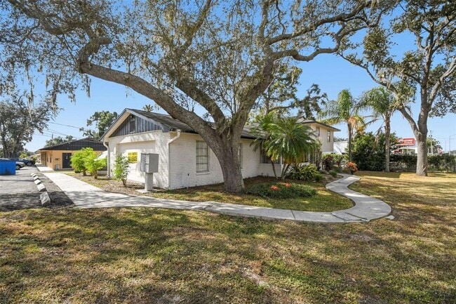 Photo - 855 E Brandon Blvd