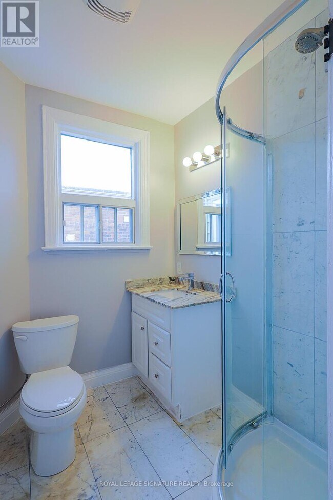 Photo - 1149 Dufferin St