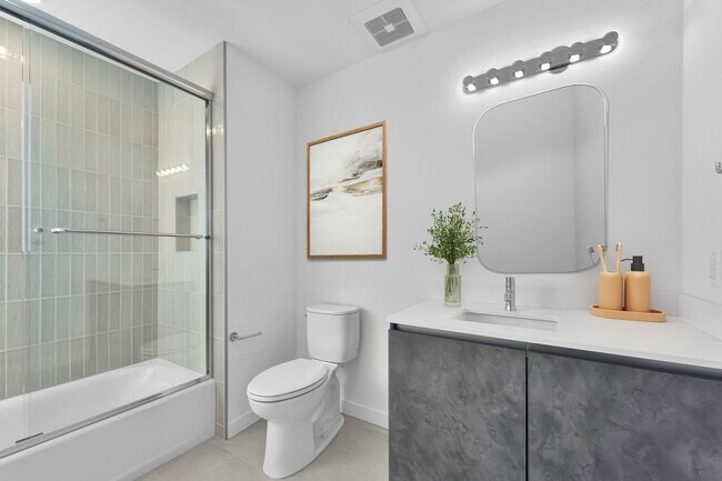 Clad LA