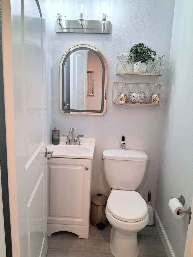 Photo - 300 Locust Dr