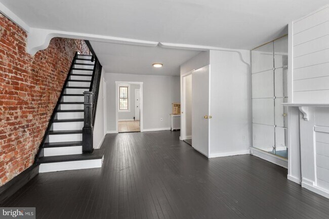 Building Photo - 2341 Watkins St