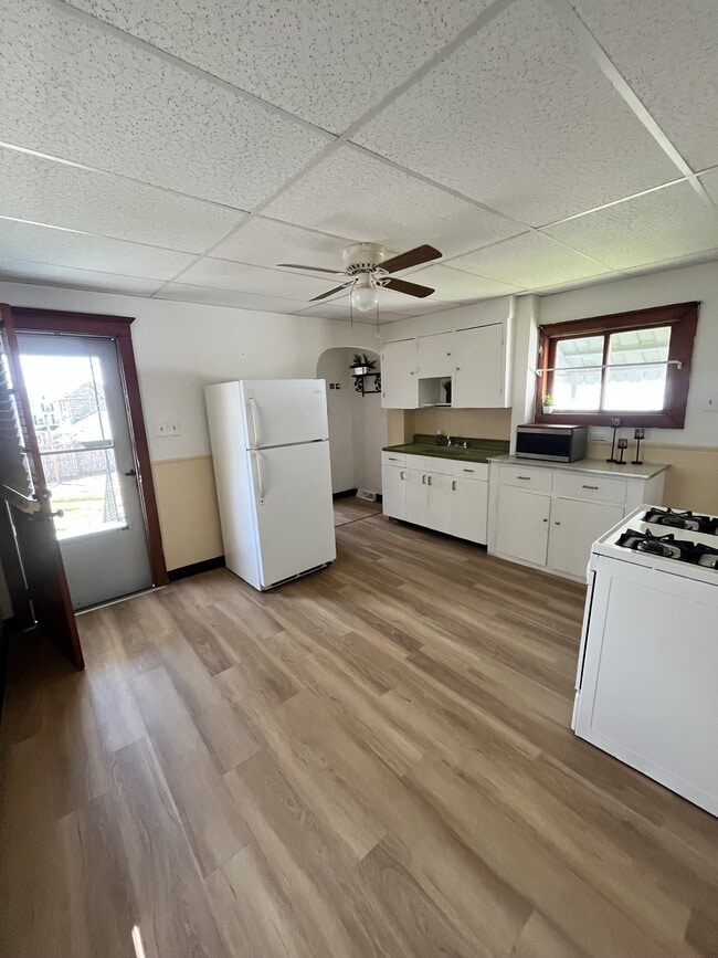 Photo - 239 Poplar St