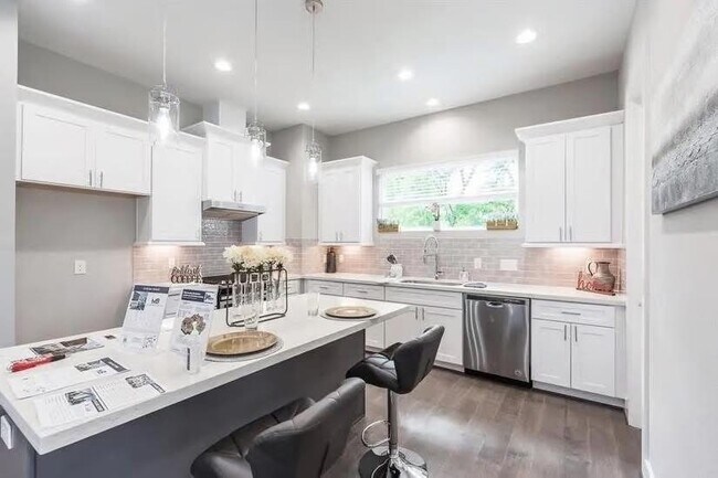 Photo - 1329 Buescher Dr House