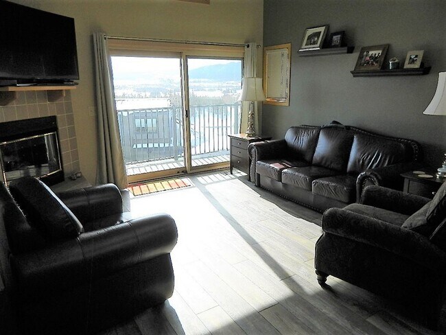 Photo - Summer Seasonal Rental- Lake Forest E301