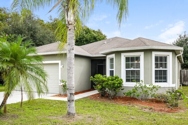 Photo - 220 Daigledog St