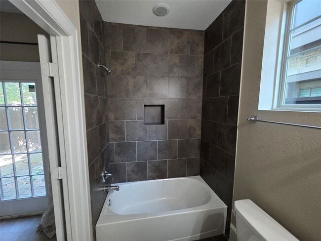 Photo - 4315 Schuler St