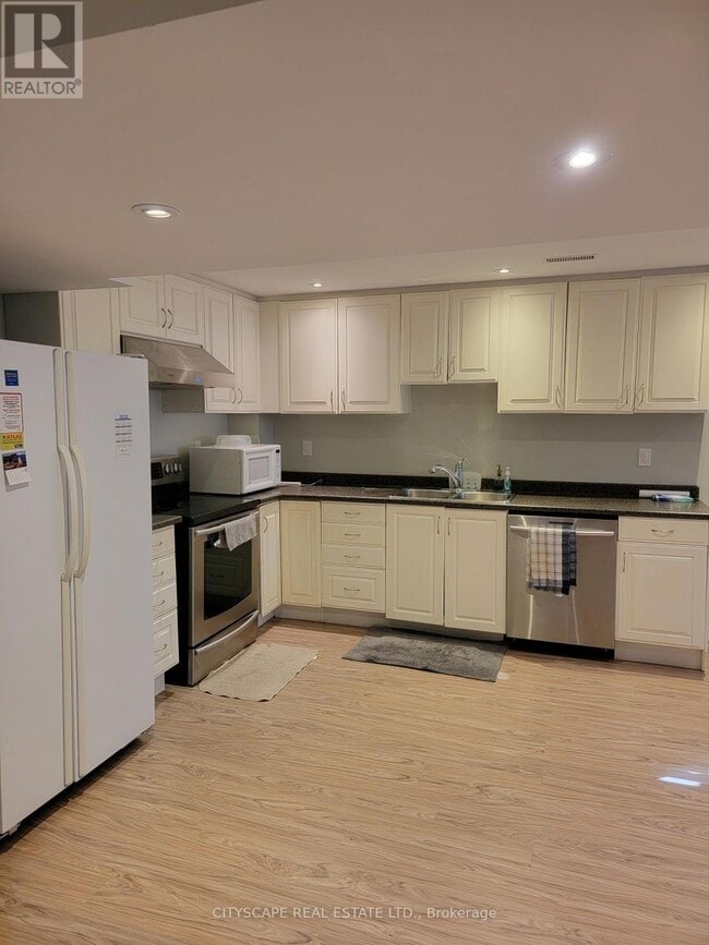 Photo - 593 Ray Lawson Blvd